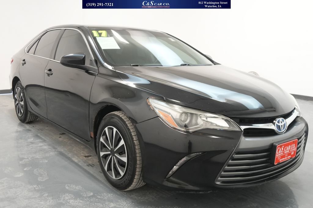 Used 2017 Toyota Camry LE FWD image 1