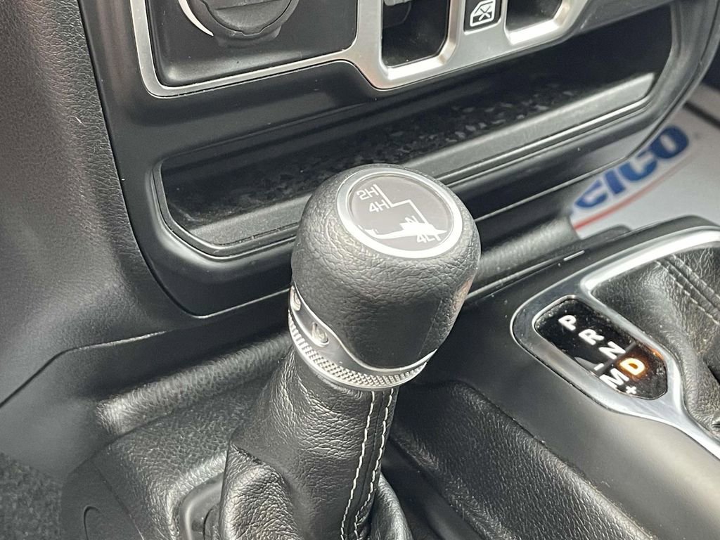 Used 2024 Jeep Wrangler Sahara image 31