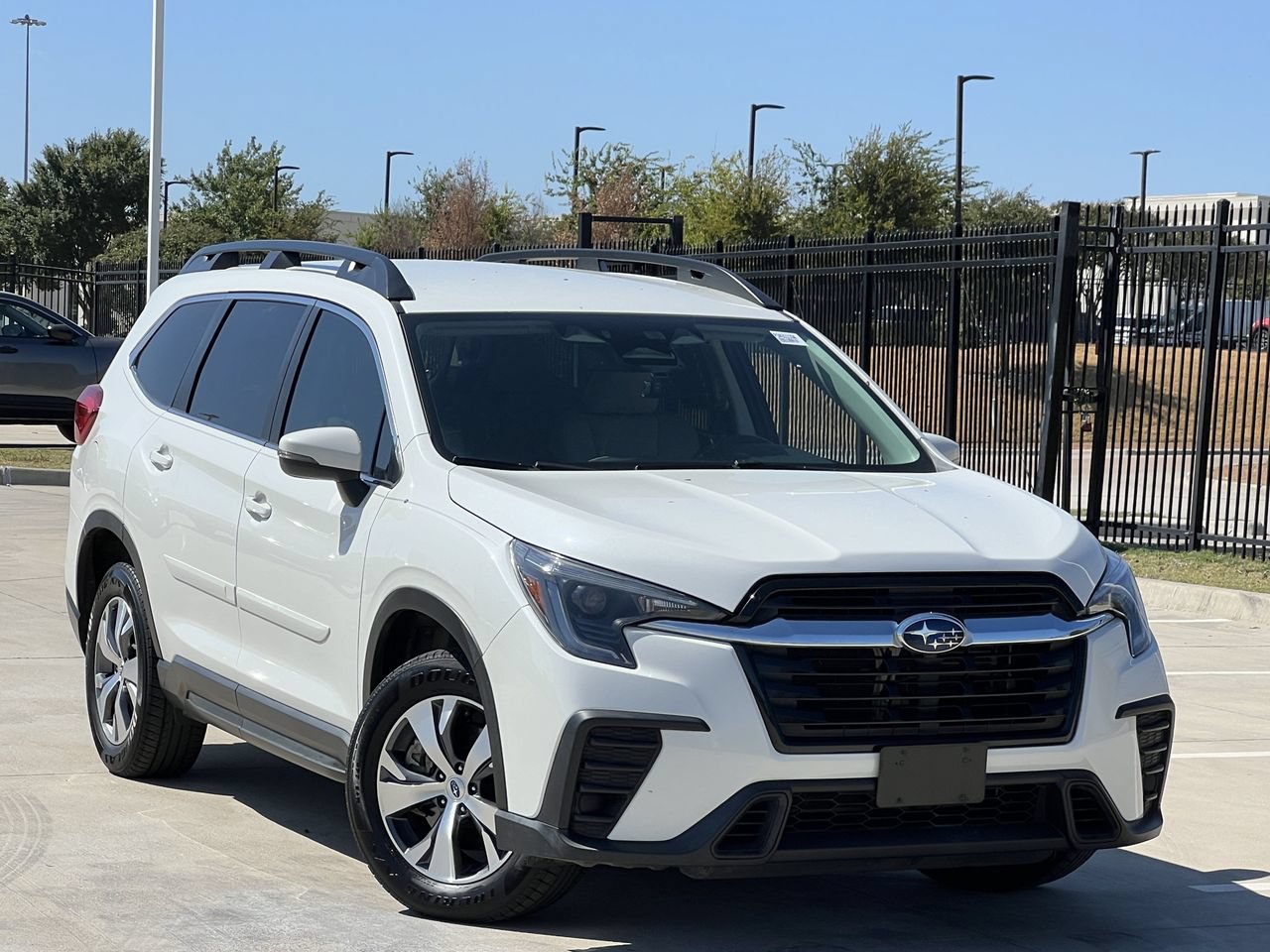 Used 2023 Subaru Ascent Premium w/ Convenience Package AWD/4WD image 2