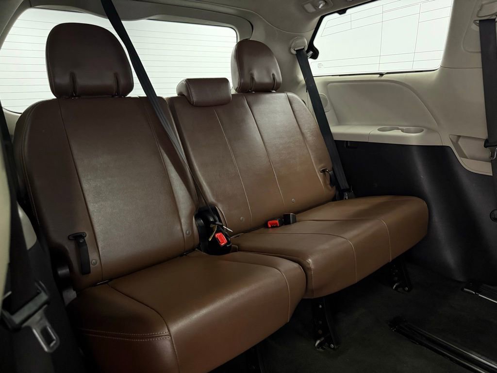Used 2015 Toyota Sienna Limited image 25