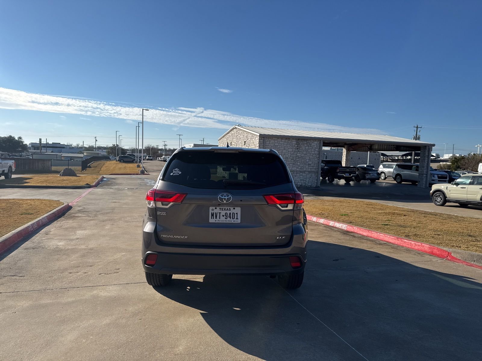 Used 2017 Toyota Highlander XLE image 5