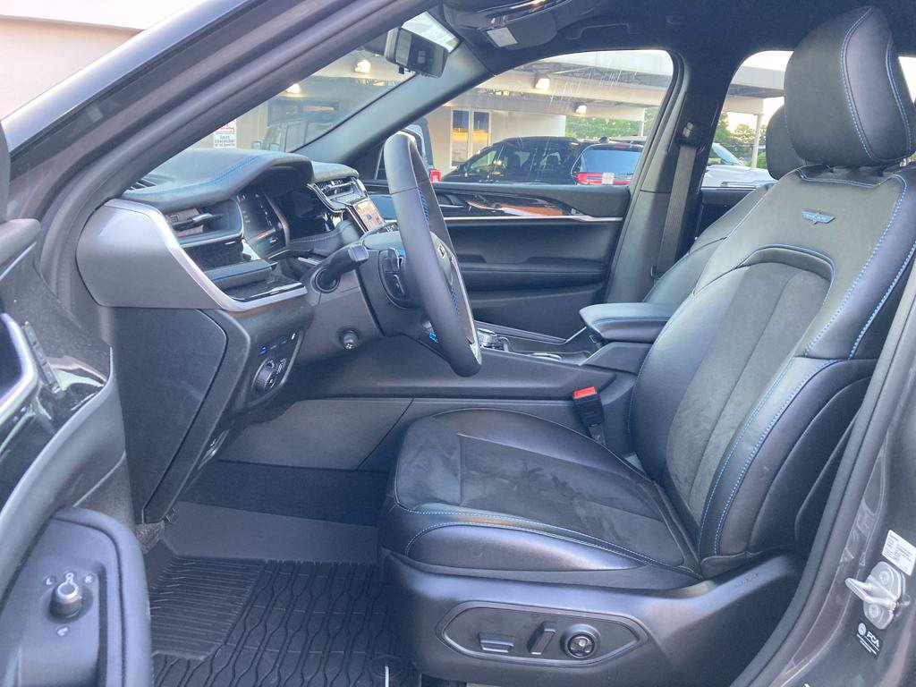 New 2024 Jeep Grand Cherokee Trailhawk w/ Advanced Protech Group II AWD/4WD image 10