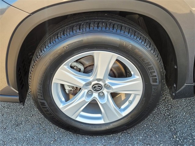 Used 2023 Toyota Highlander LE image 8