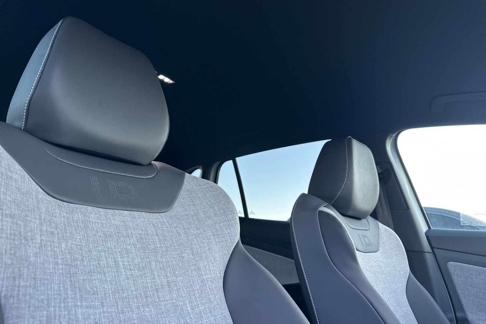 New 2026 Volkswagen ID.4 Pro image 17