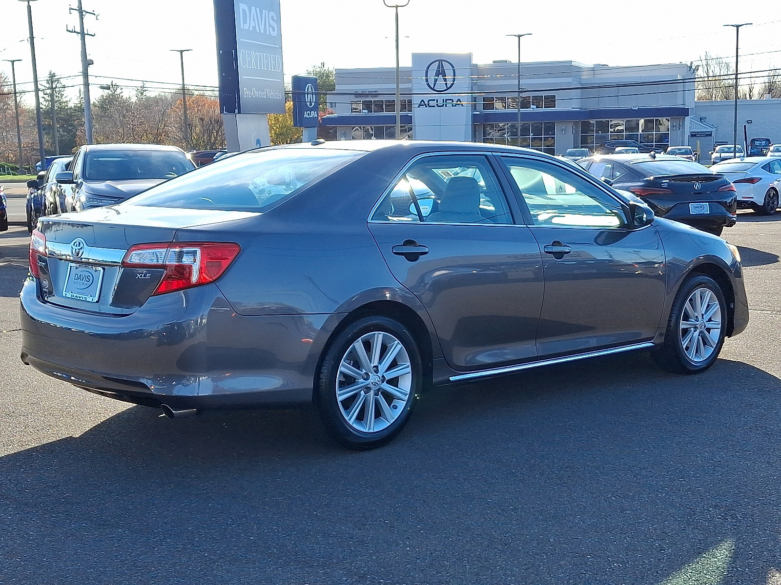 Used 2014 Toyota Camry XLE image 4