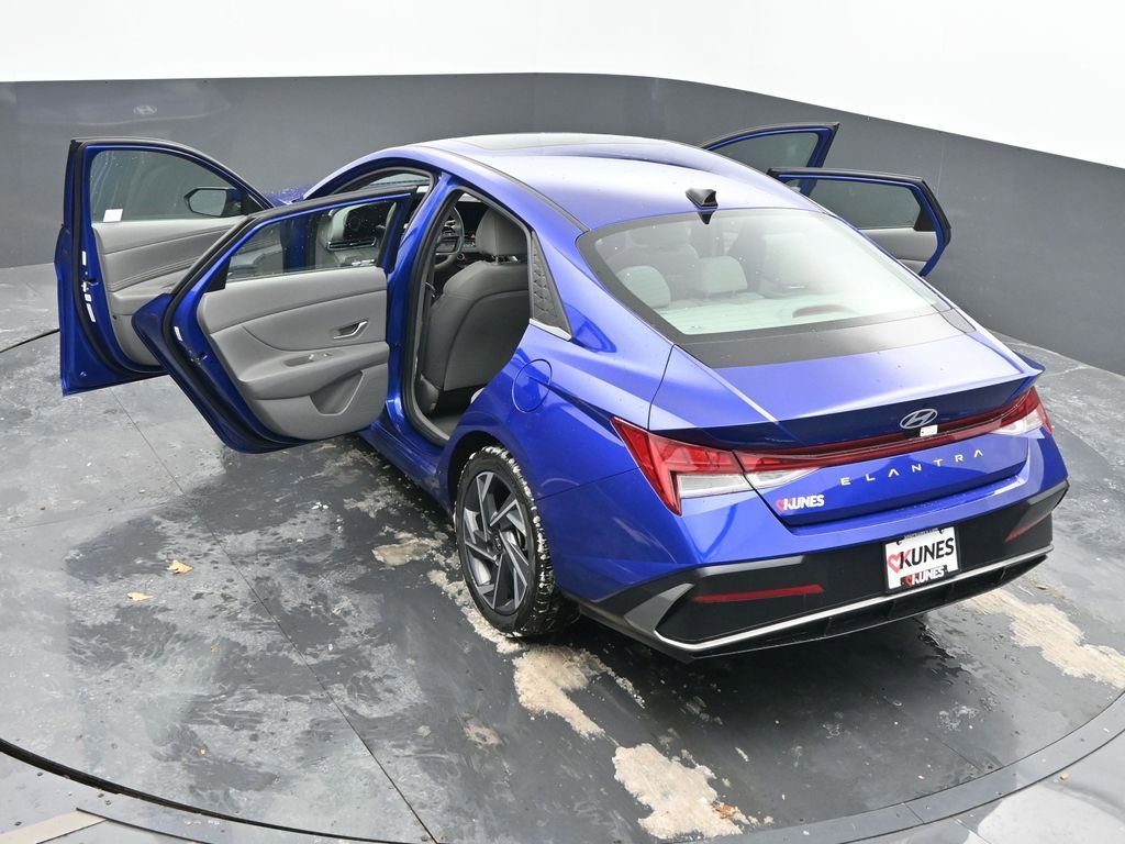 Used 2025 Hyundai Elantra SEL image 84