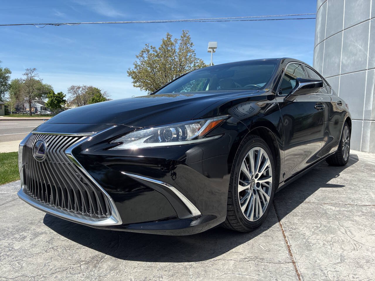 Used 2020 Lexus ES 300h w/ Premium Package FWD image 3