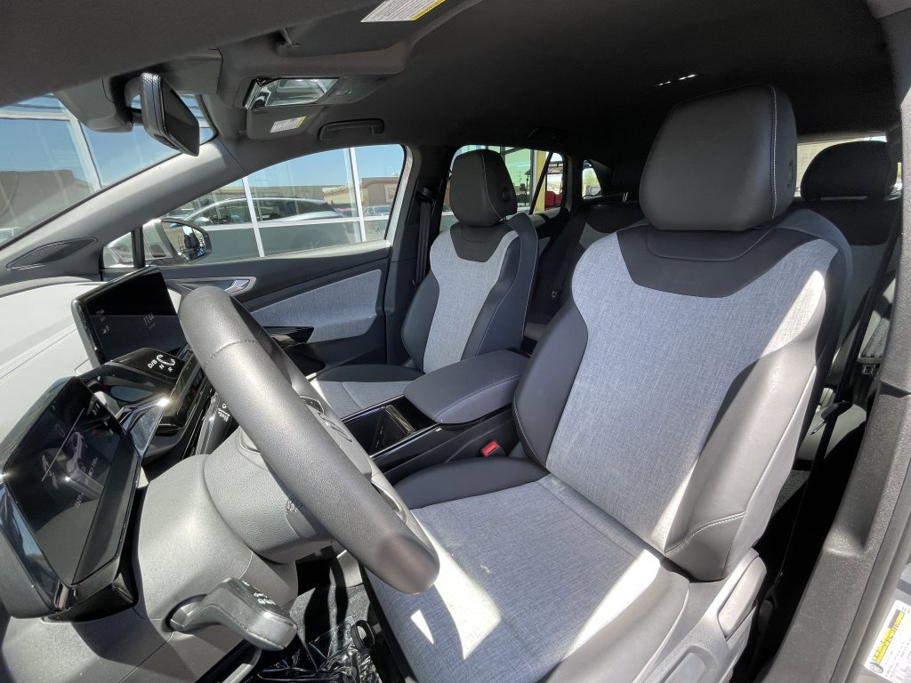 Used 2023 Volkswagen ID.4 Pro image 16