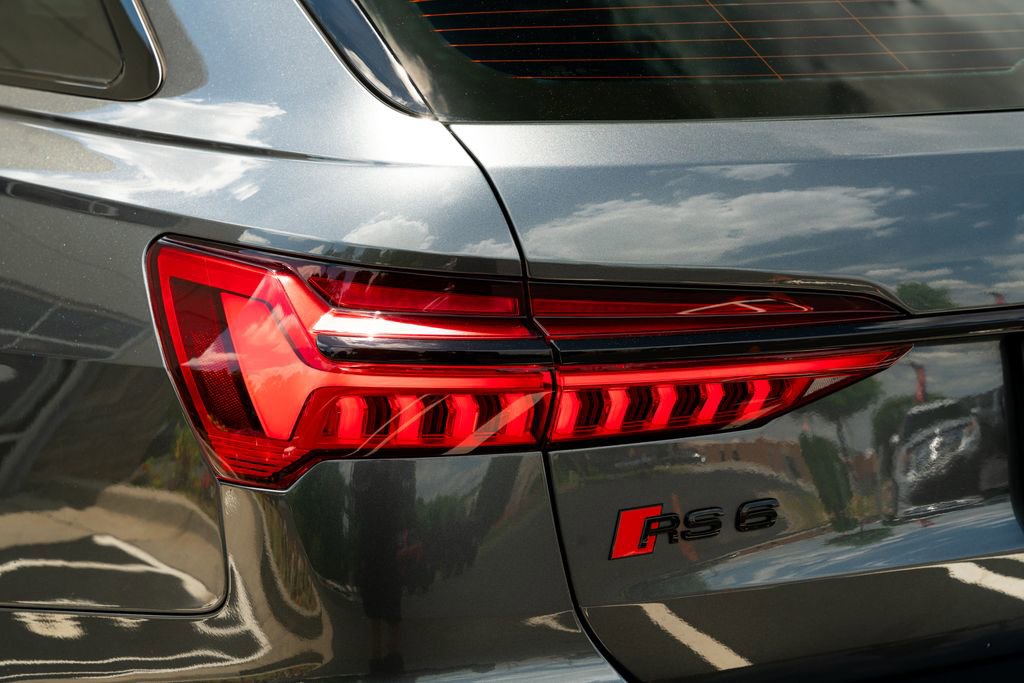 Used 2022 Audi RS 6 w/ Executive Package AWD/4WD image 21