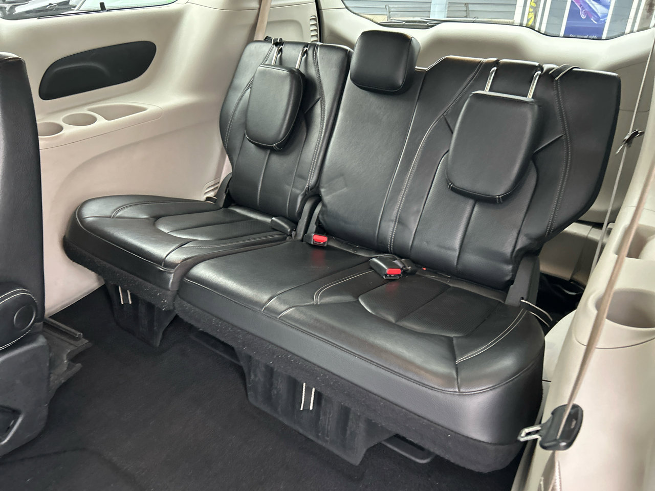 Used 2022 Chrysler Pacifica Touring-L image 22