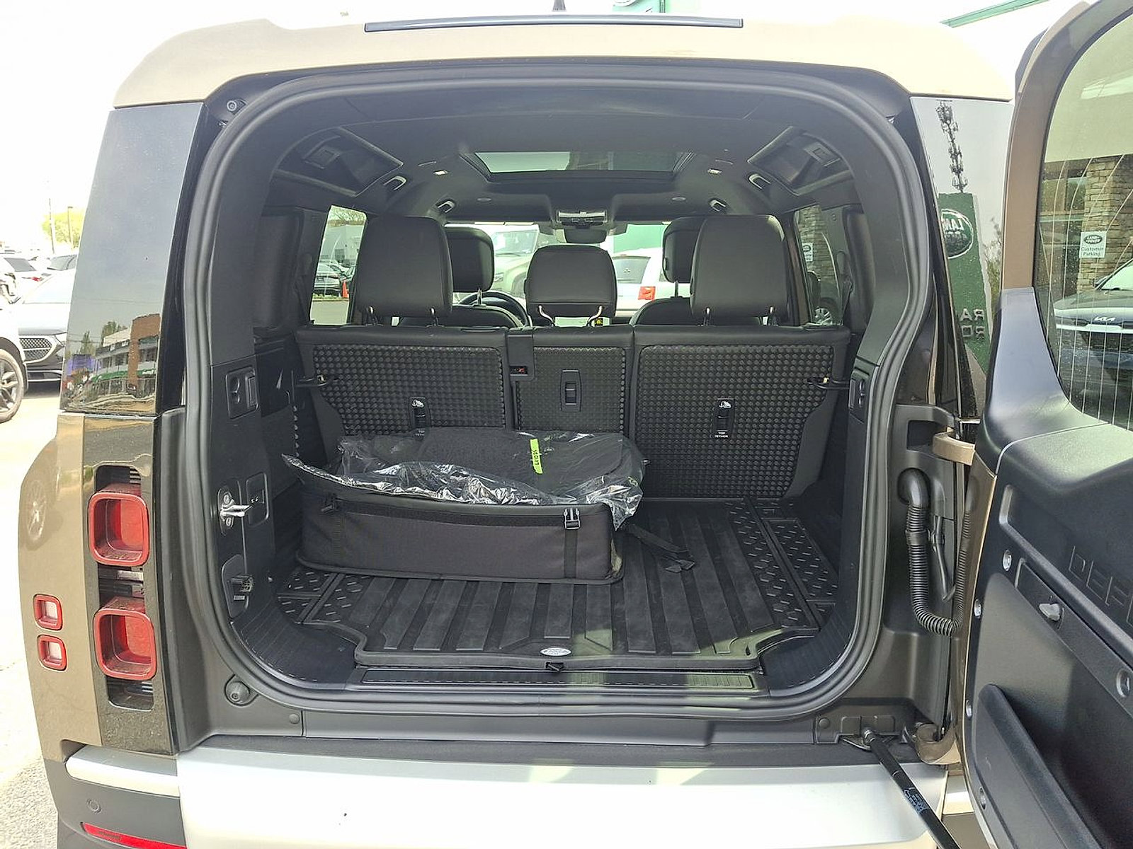Certified 2025 Land Rover Defender 110 S AWD/4WD image 29