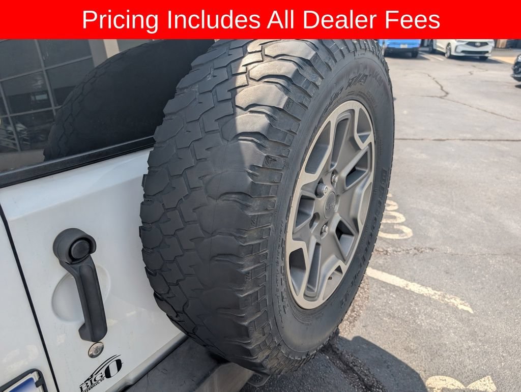 Used 2015 Jeep Wrangler Rubicon w/ Dual Top Group AWD/4WD image 16