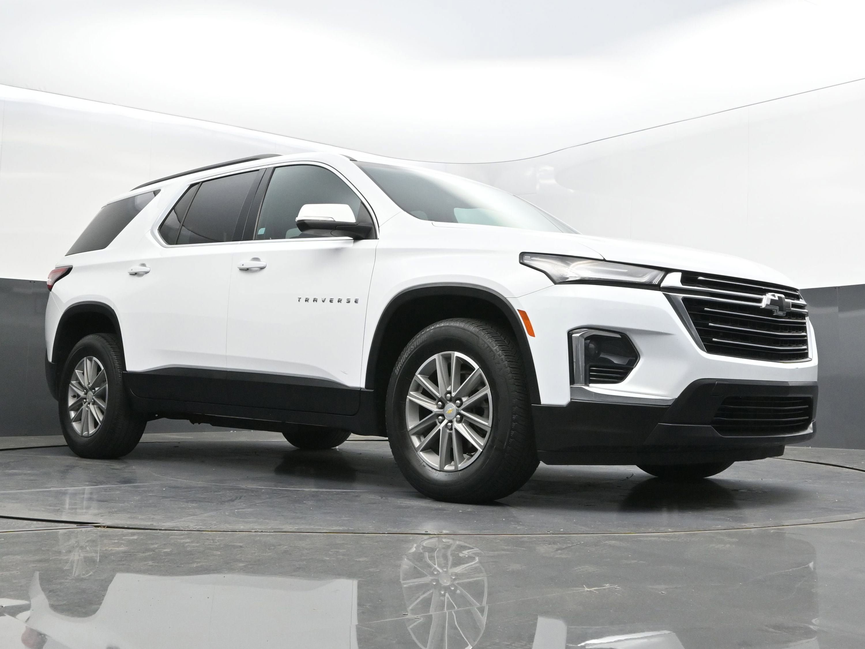 Used 2023 Chevrolet Traverse LT AWD/4WD image 37
