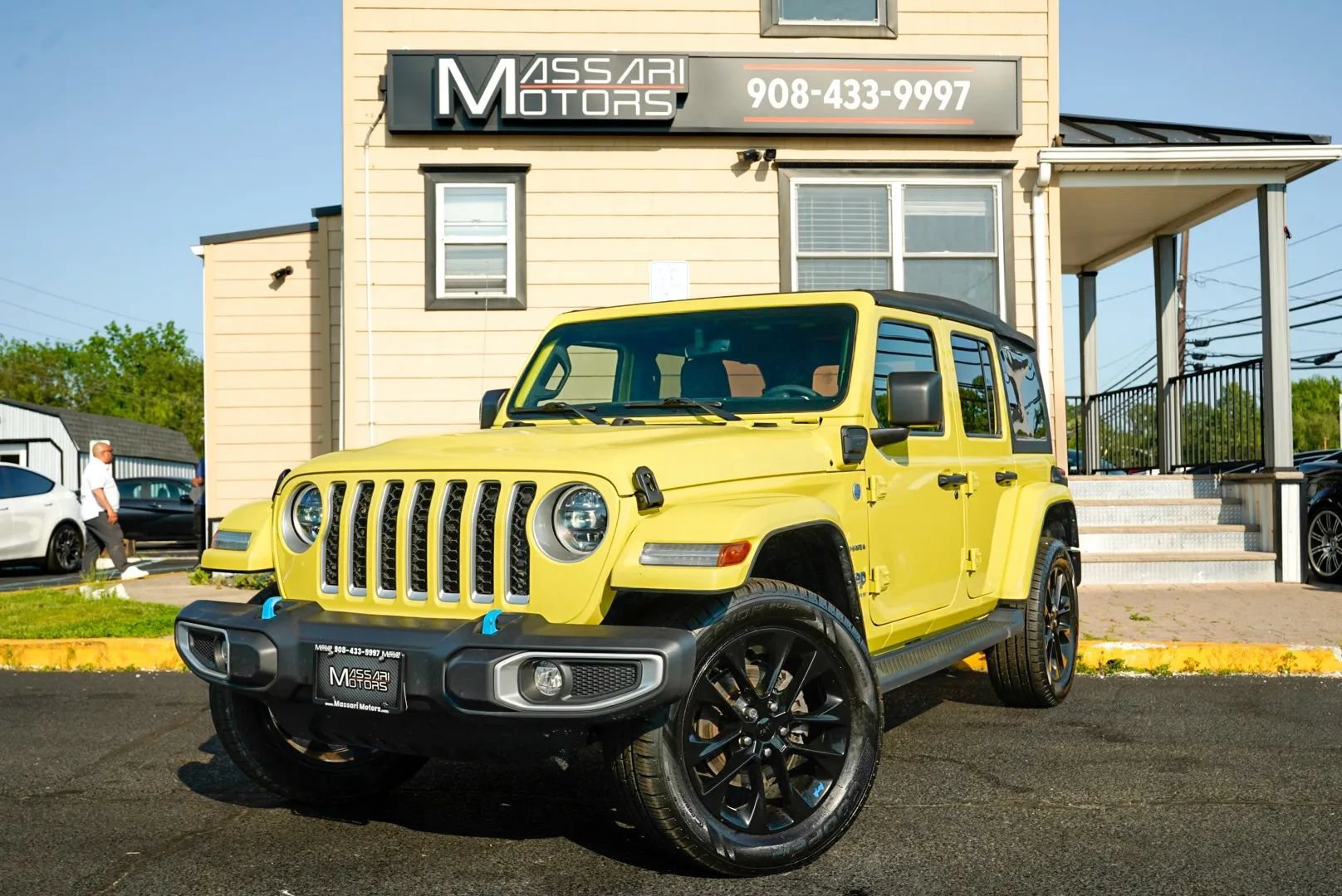 Used 2023 Jeep Wrangler Unlimited Sahara w/ Cold Weather Group AWD/4WD image 1