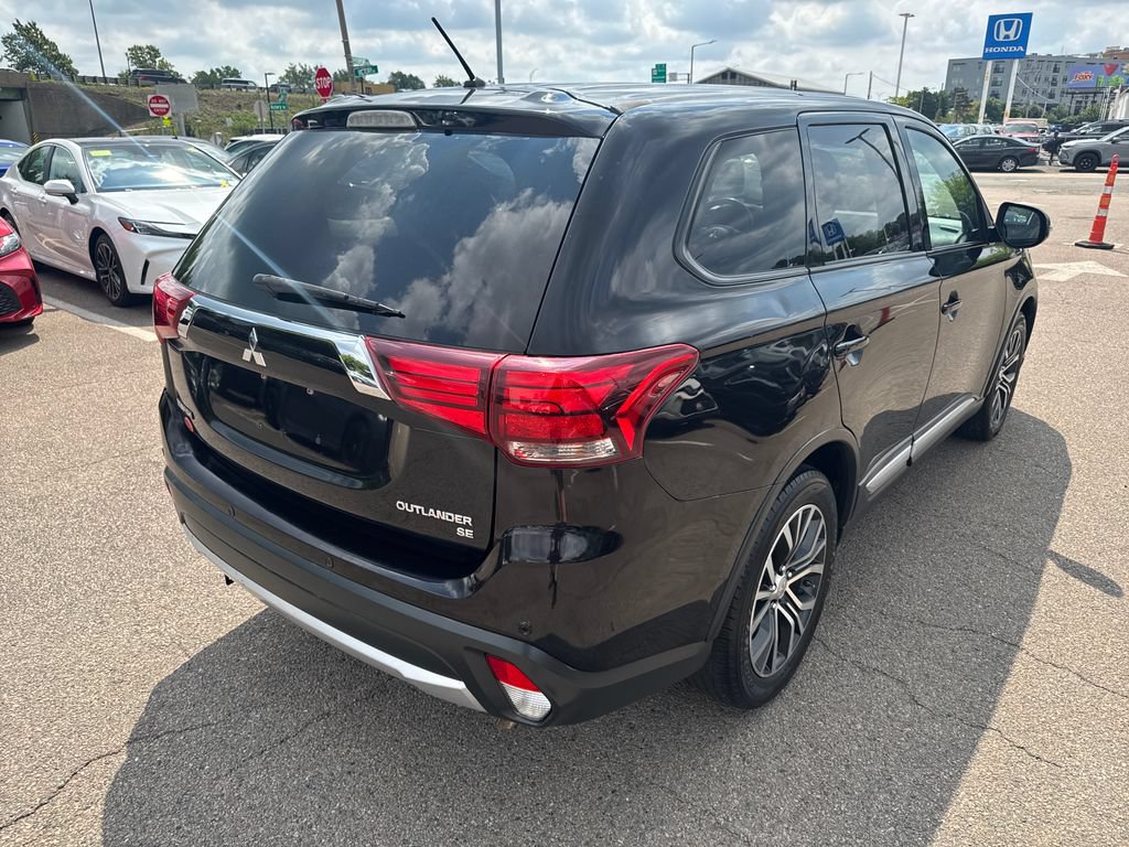Used 2016 Mitsubishi Outlander SE AWD/4WD image 8