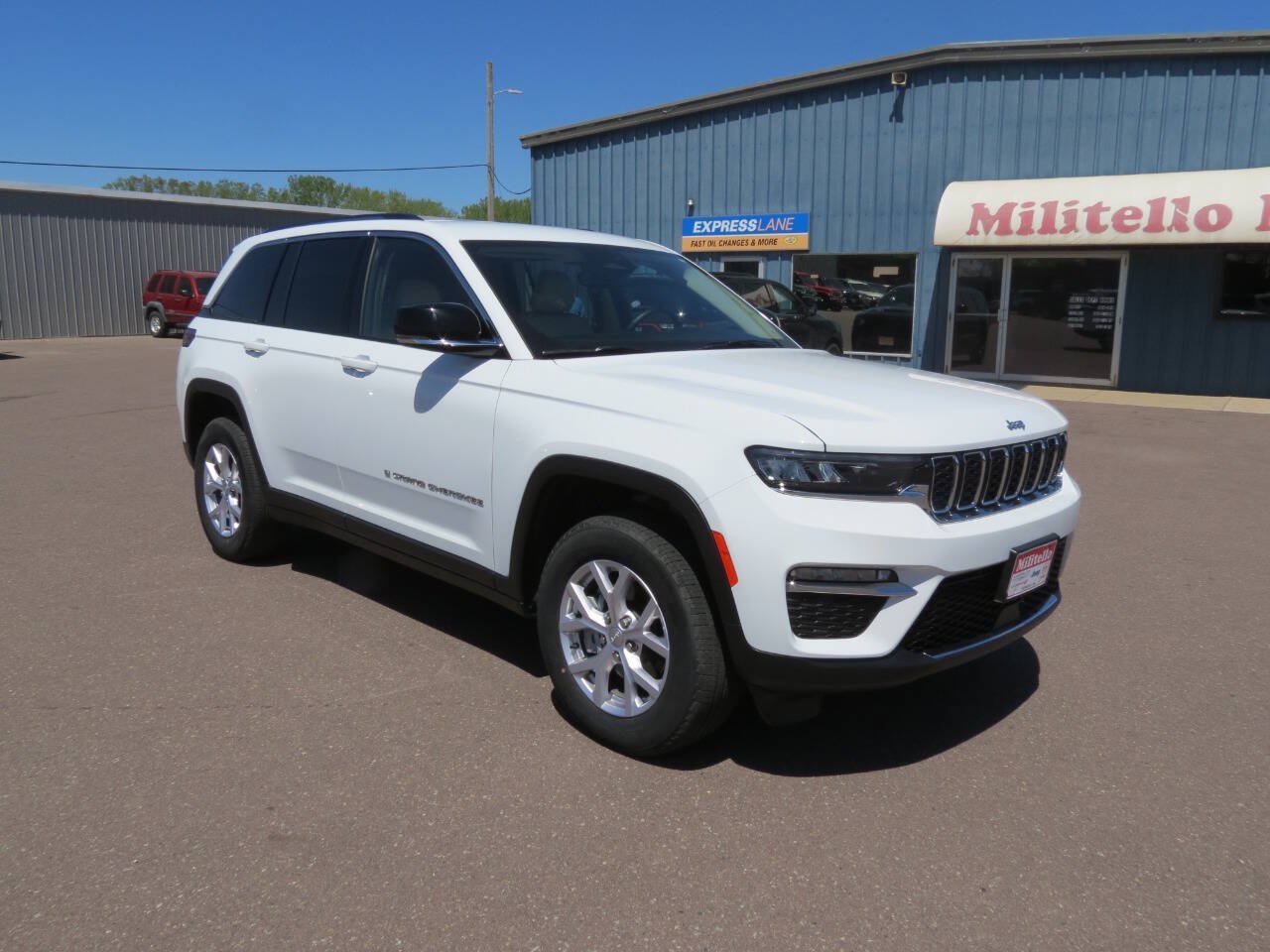 Used 2022 Jeep Grand Cherokee Limited AWD/4WD image 2