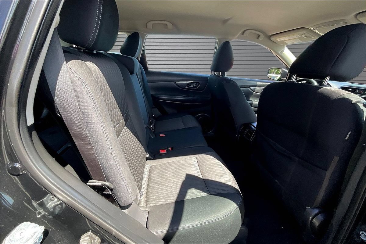 Used 2020 Nissan Rogue S FWD image 25