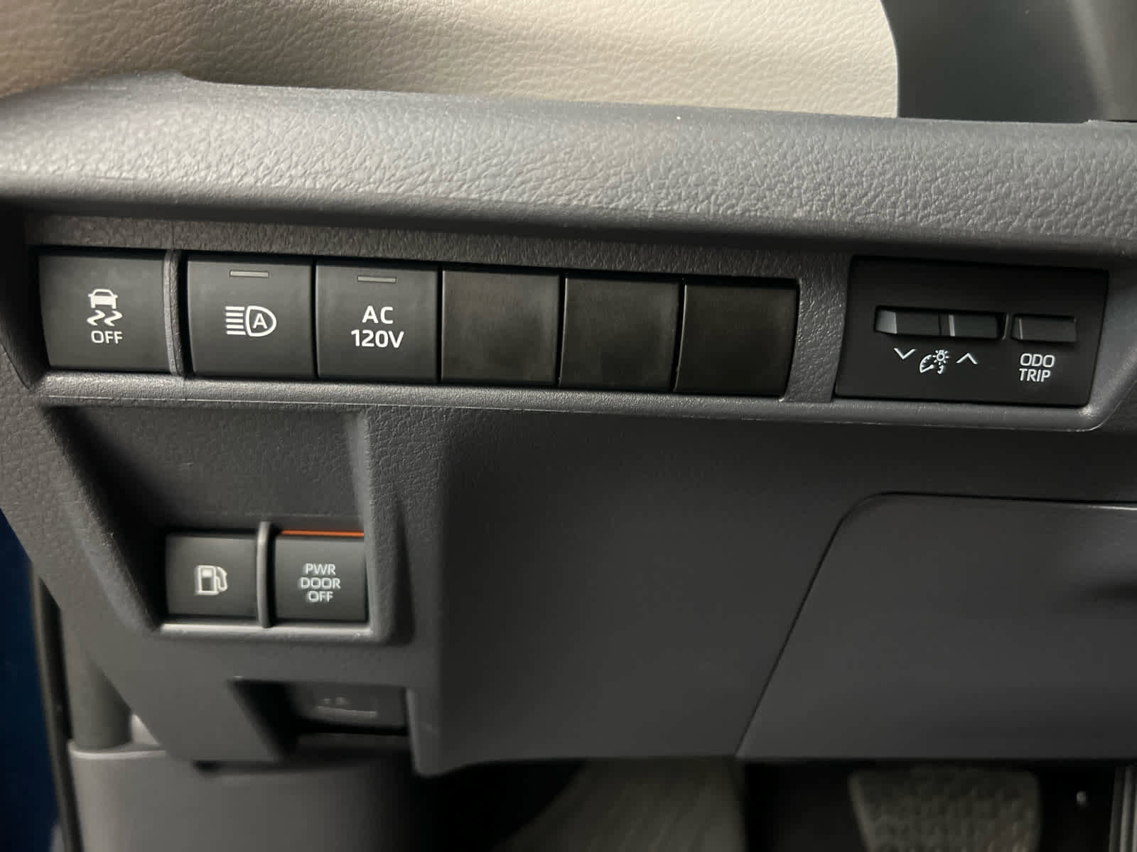 Used 2021 Toyota Sienna Limited image 22