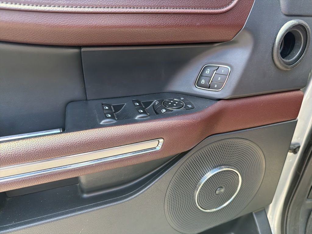 Used 2022 Ford Expedition Limited RWD image 11