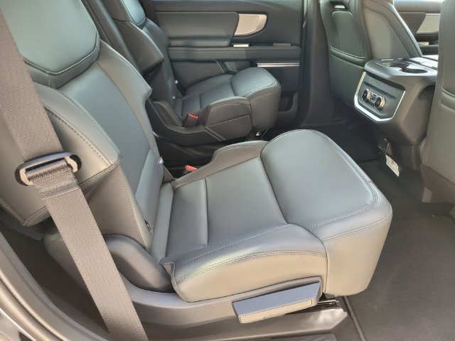 Used 2026 Ford Expedition Active RWD image 14