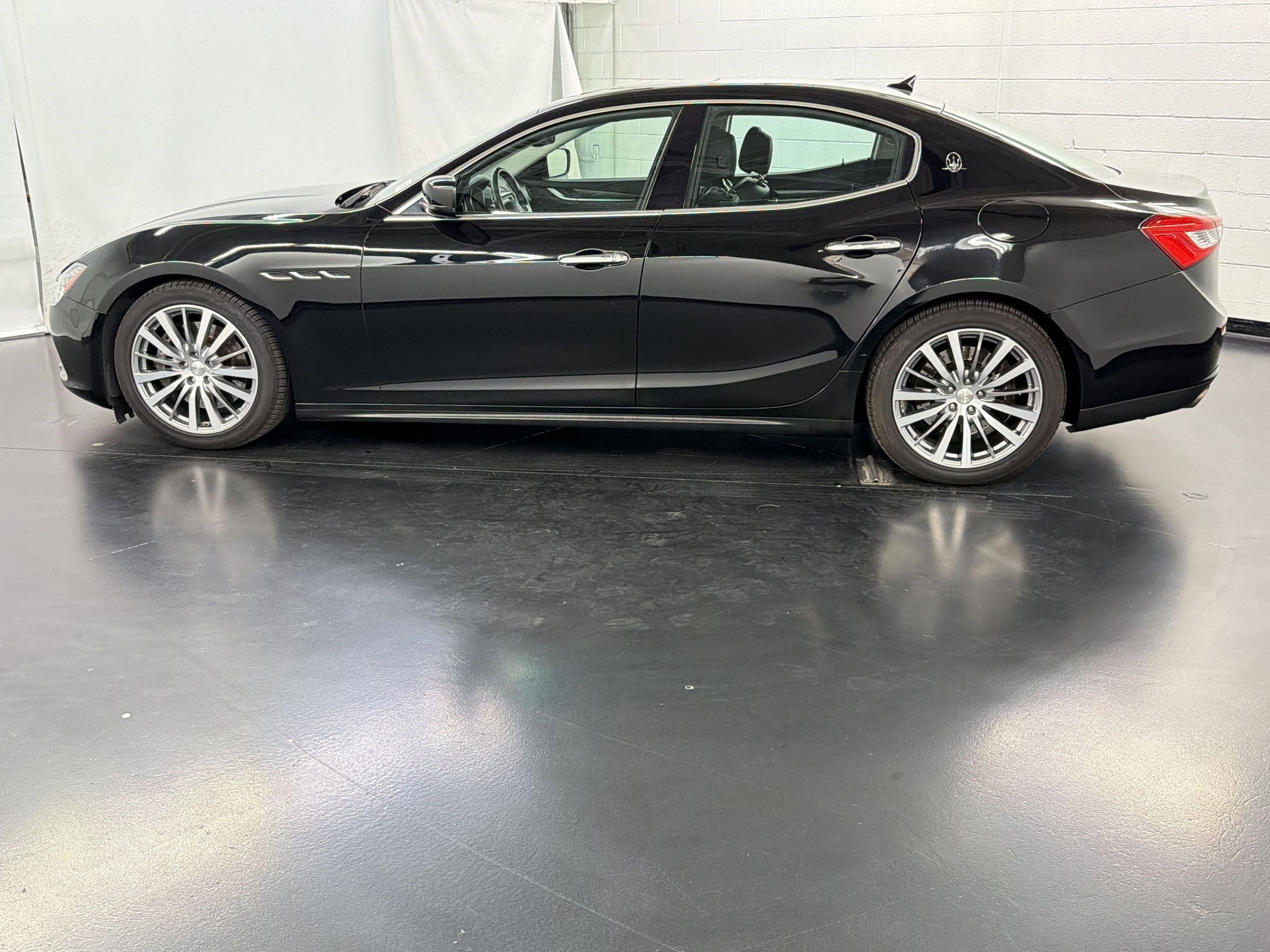 Used 2015 Maserati Ghibli image 2