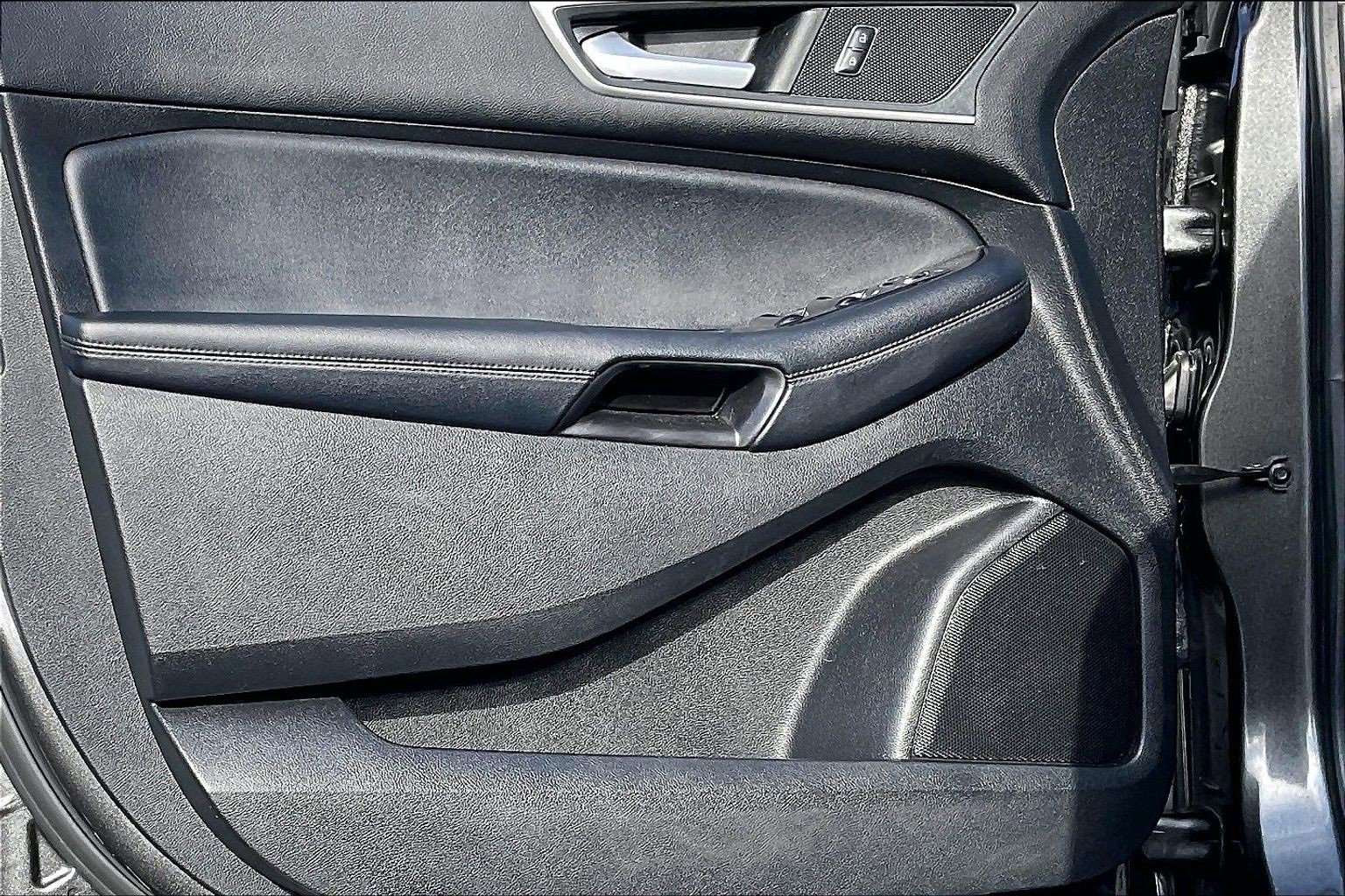 Used 2018 Ford Edge SEL w/ Equipment Group 201A image 20