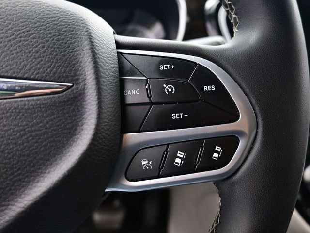 Used 2023 Chrysler Pacifica Limited FWD image 18