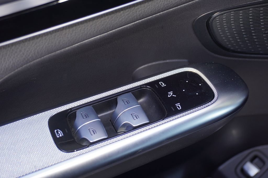 Used 2024 Mercedes-Benz GLC 300 image 15