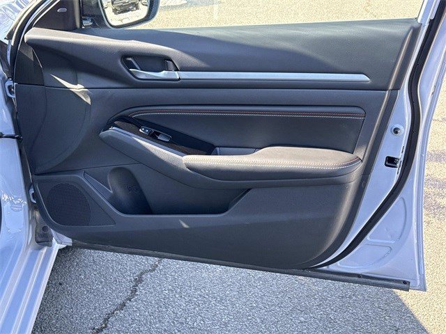 Used 2023 Nissan Altima 2.5 SR w/ SR Premium Package image 8