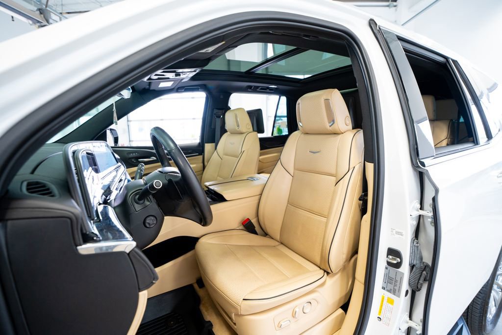 Used 2021 Cadillac Escalade Premium Luxury image 36