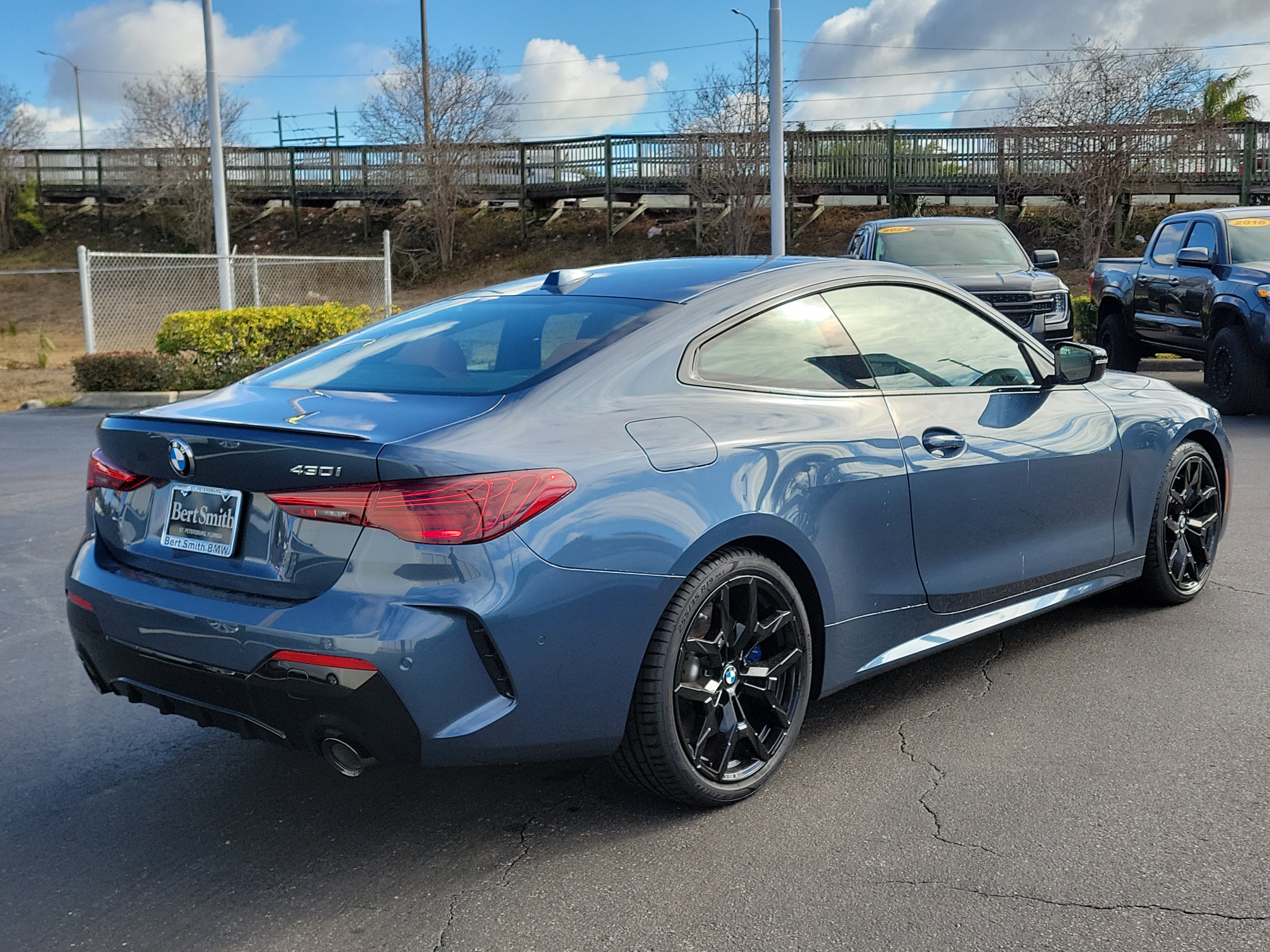 Used 2025 BMW 430i Coupe w/ M Sport Package image 3