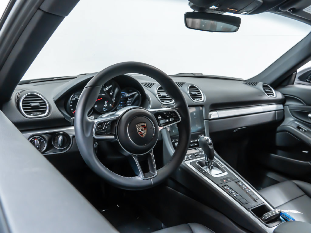 Used 2025 Porsche 718 Cayman RWD image 4