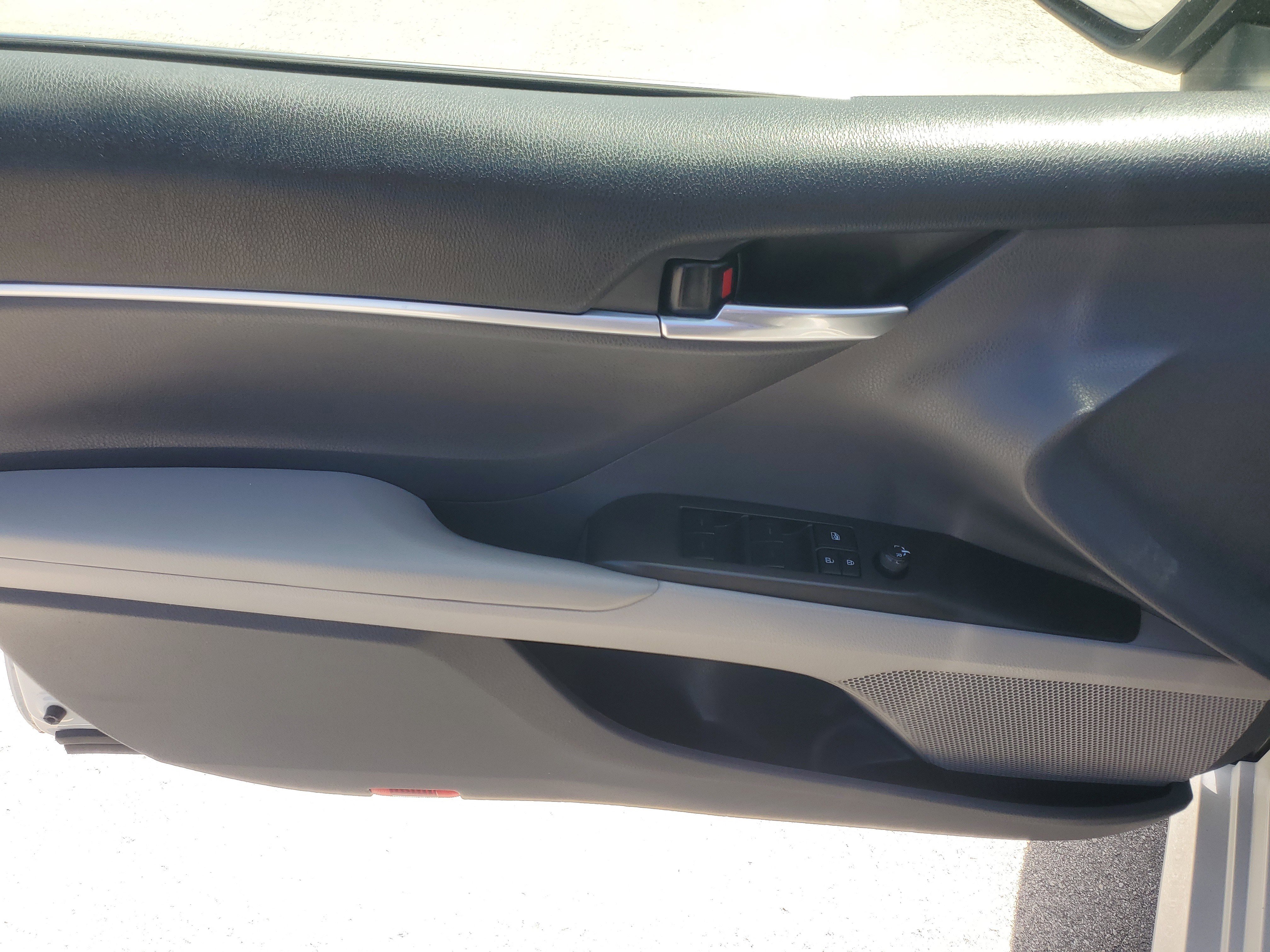 Used 2022 Toyota Camry LE image 18