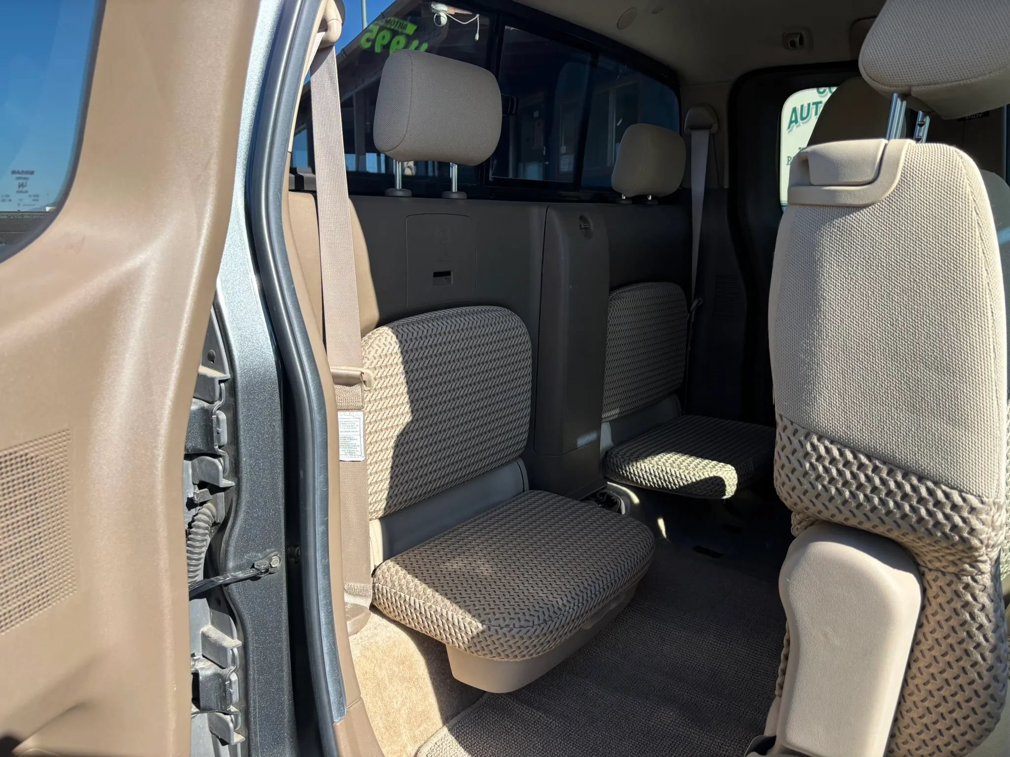 Used 2005 Nissan Frontier SE w/ (P01) Power Pkg AWD/4WD image 15