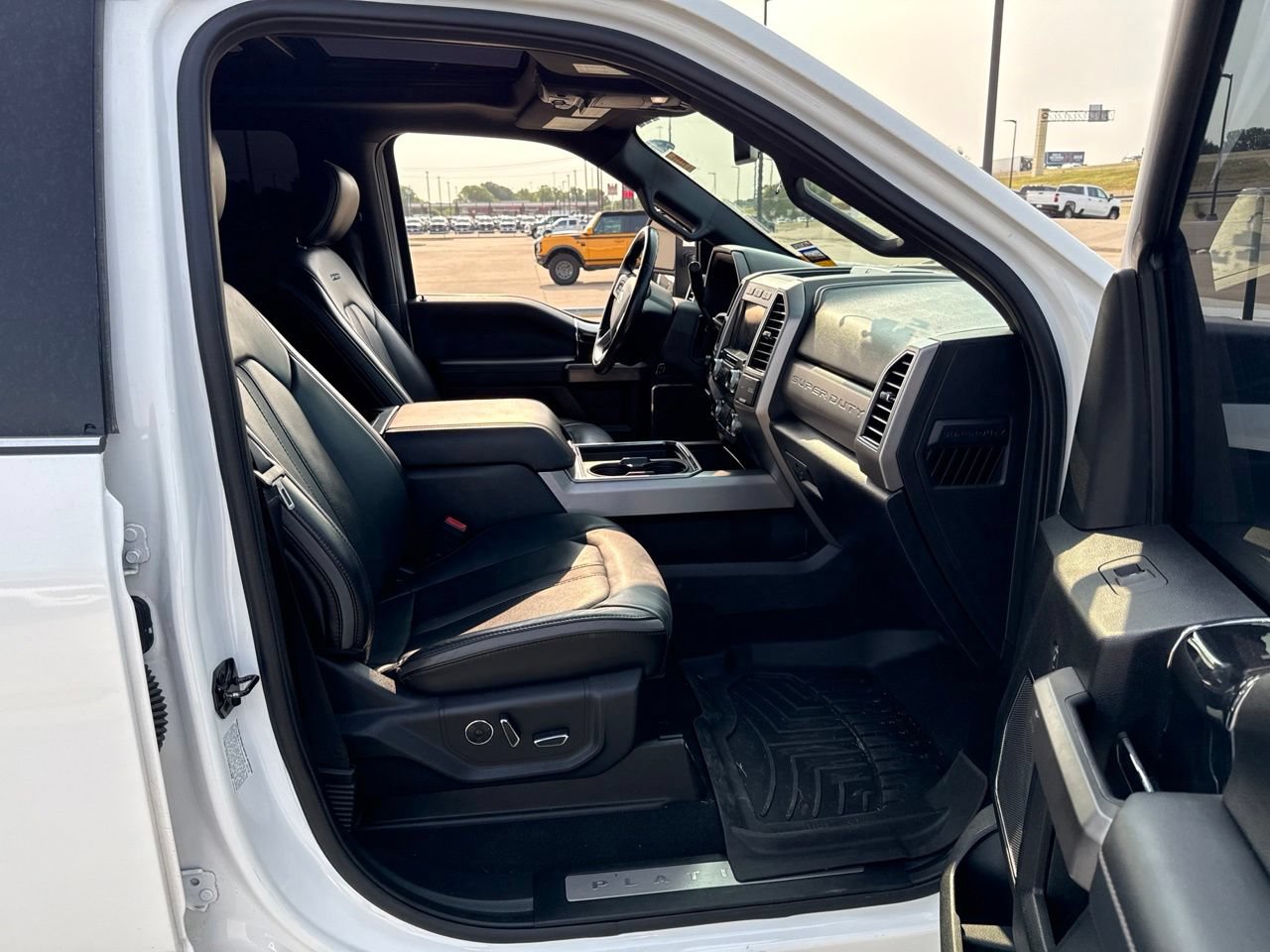 Used 2020 Ford F450 Platinum w/ FX4 Off-Road Package AWD/4WD image 13
