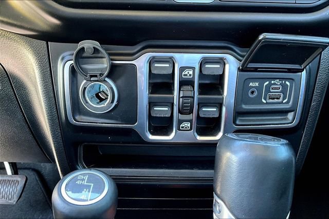 Used 2022 Jeep Wrangler Unlimited Sahara w/ Cold Weather Group AWD/4WD image 17