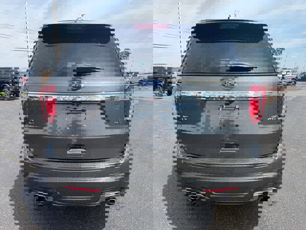 Used 2018 Ford Explorer XLT image 4