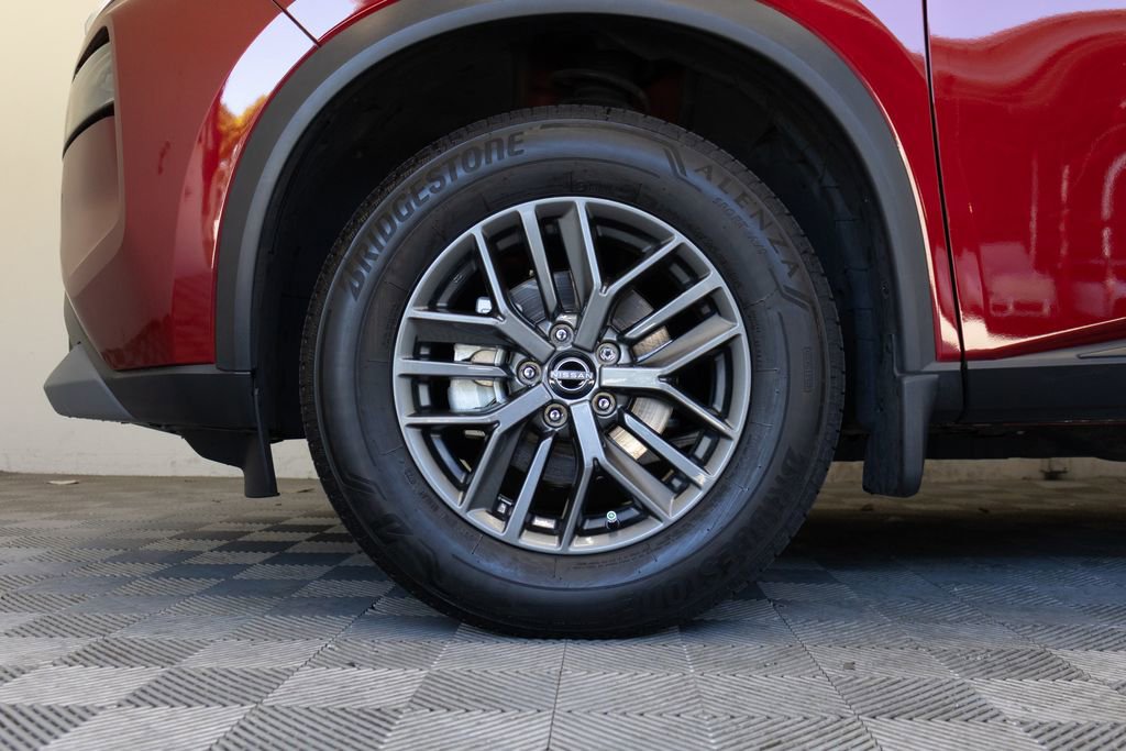 Used 2023 Nissan Rogue S image 9