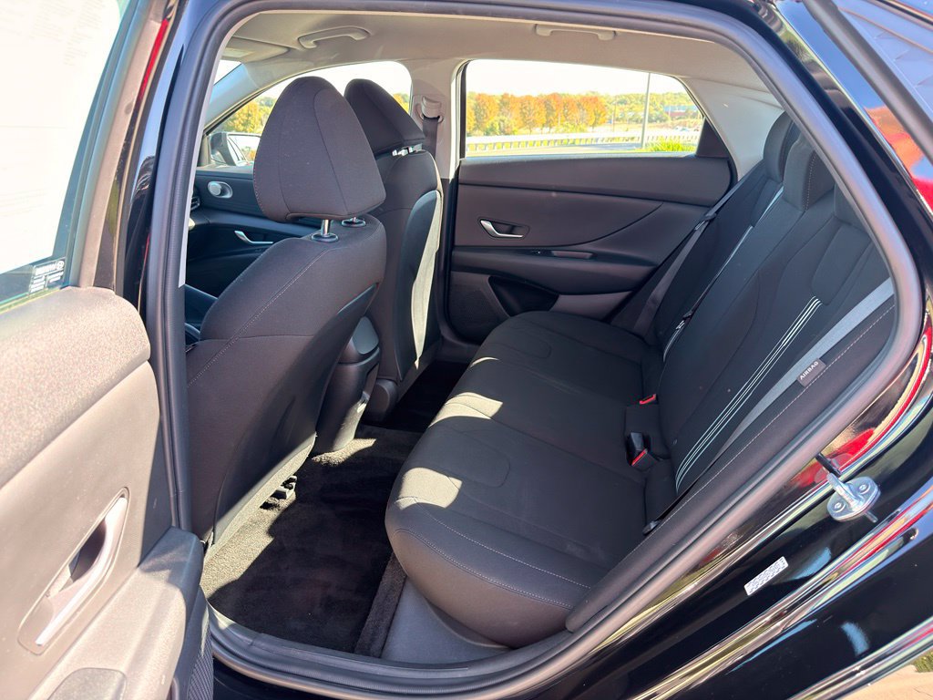 Used 2024 Hyundai Elantra SEL FWD image 5