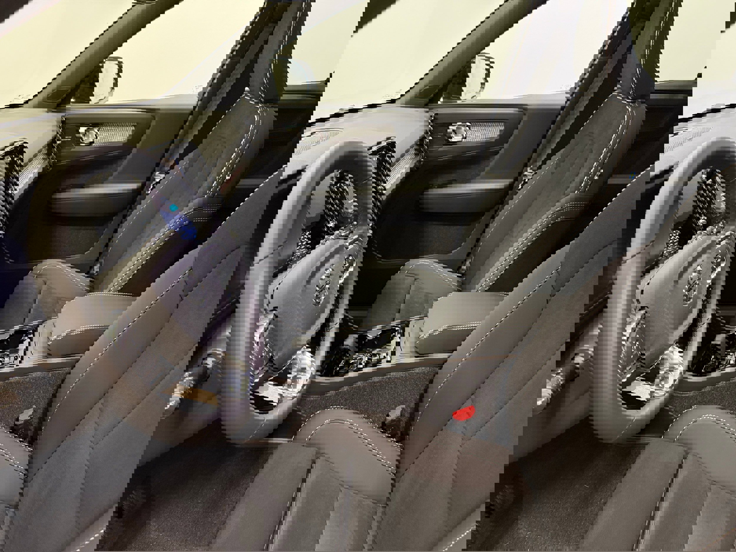 New 2026 Volvo XC40 B5 Ultra w/ Protection Package Premier image 15