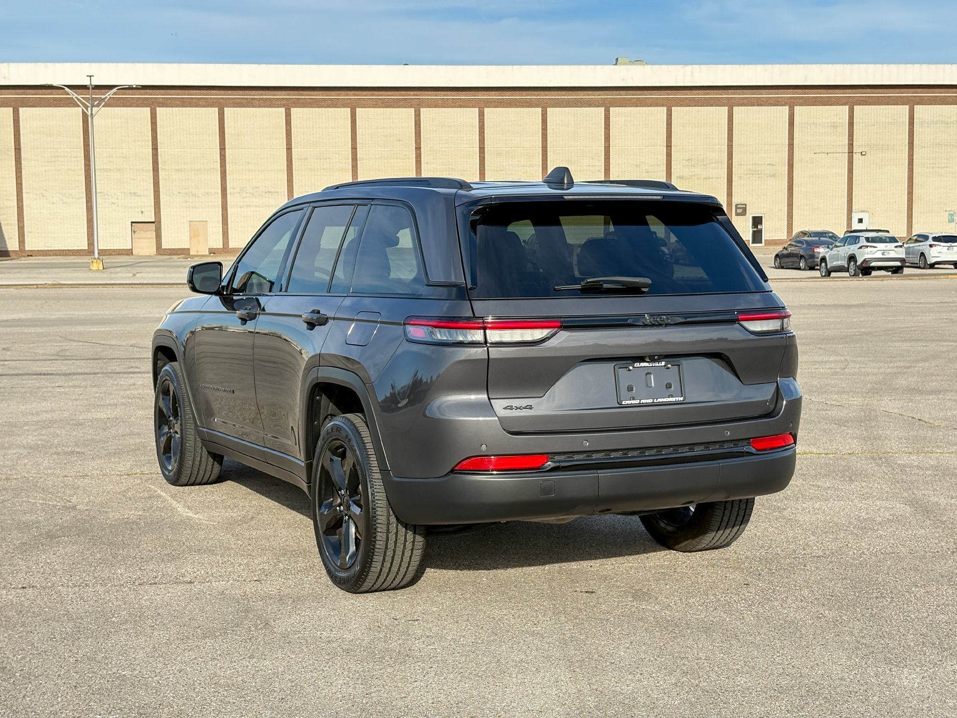 Used 2023 Jeep Grand Cherokee Altitude AWD/4WD image 6