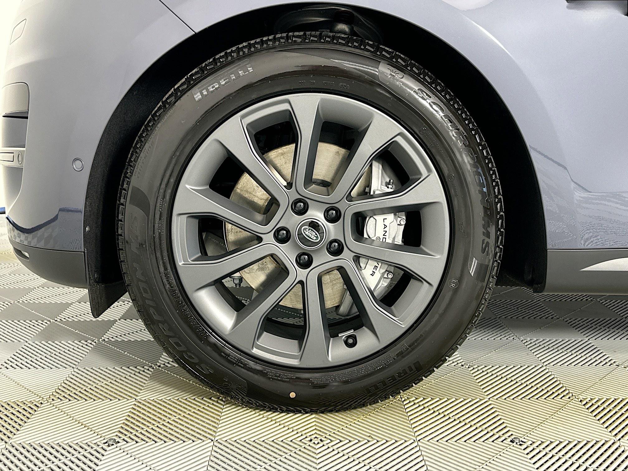 Used 2025 Land Rover Range Rover Sport image 9