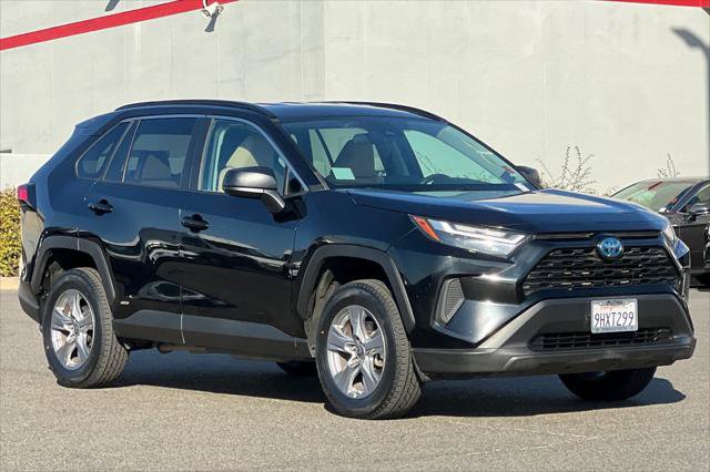 Certified 2023 Toyota RAV4 LE AWD/4WD image 5