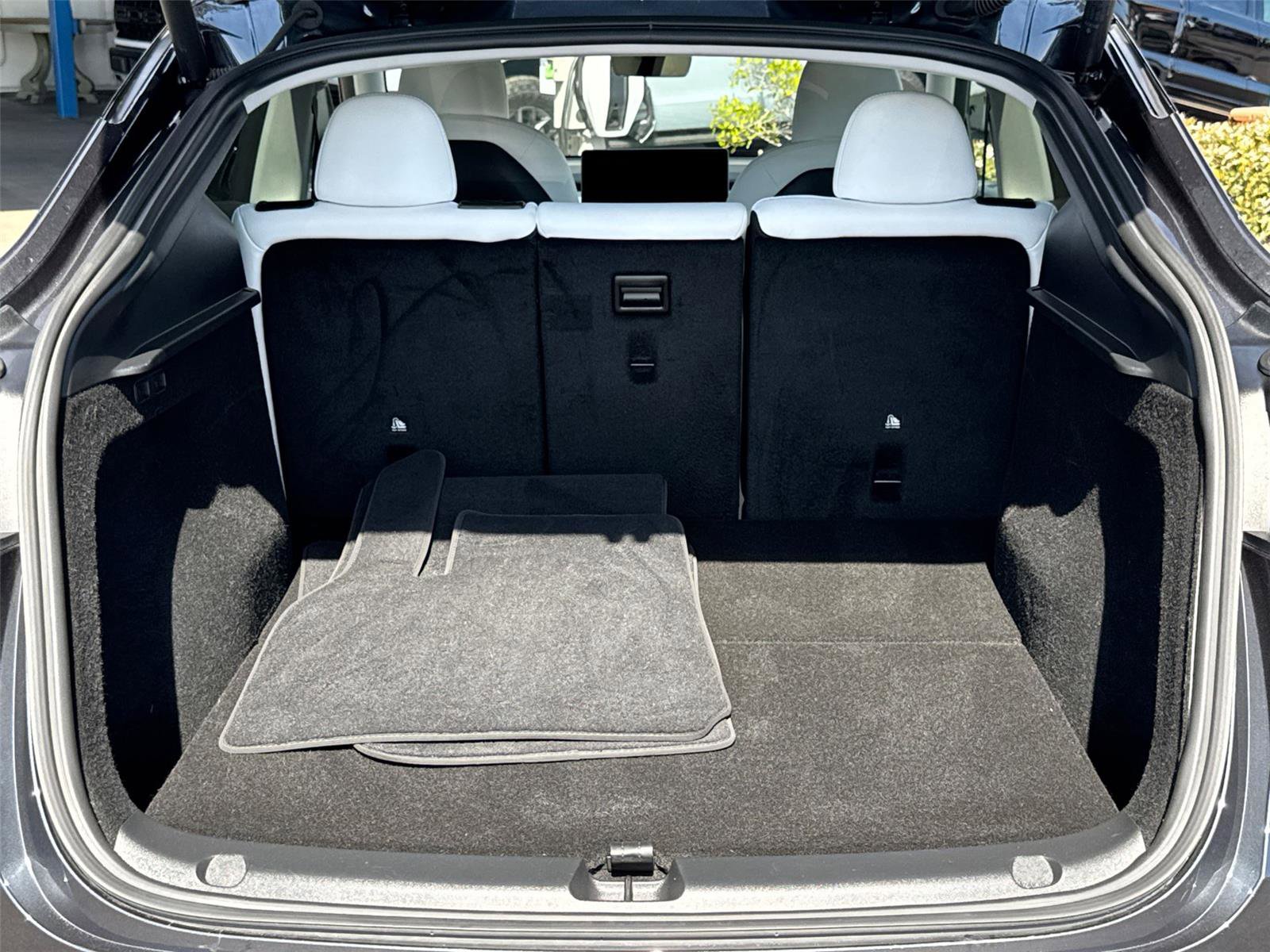 Used 2025 Tesla Model Y Long Range AWD/4WD image 10