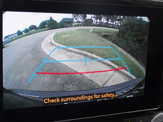 Certified 2025 Toyota Highlander LE FWD image 27