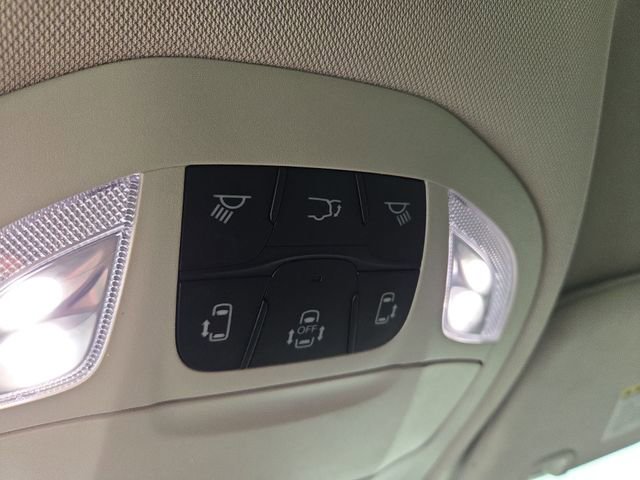 Used 2023 Chrysler Pacifica Touring-L image 28