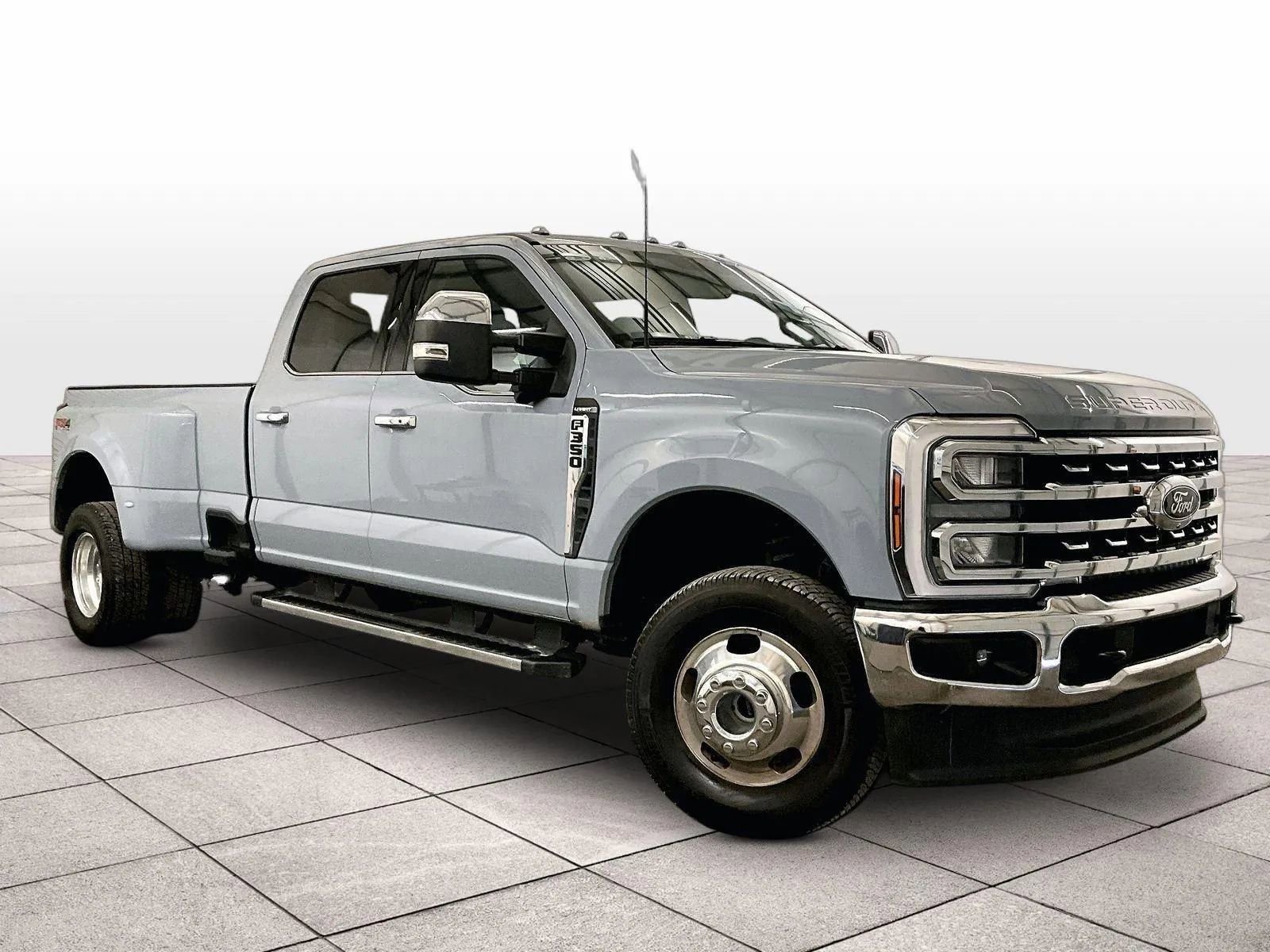 Used 2025 Ford F350 Lariat w/ Chrome Package image 2