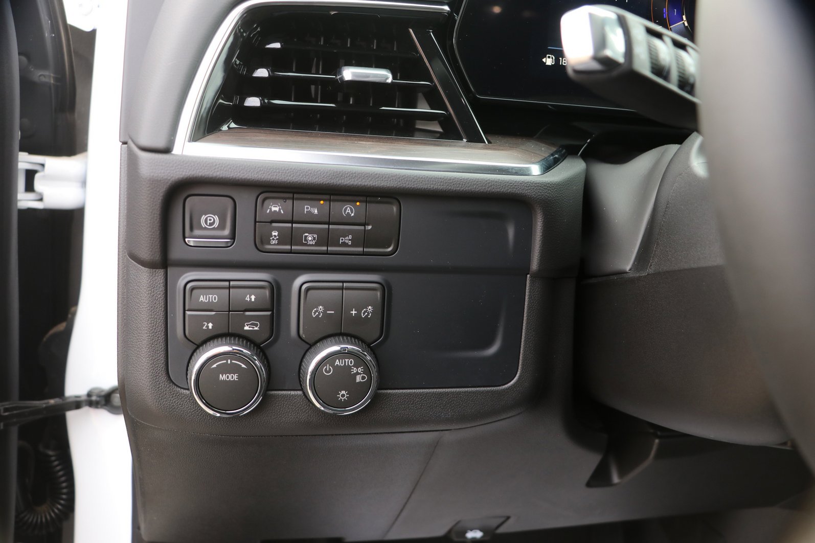 New 2026 Chevrolet Suburban LS image 13