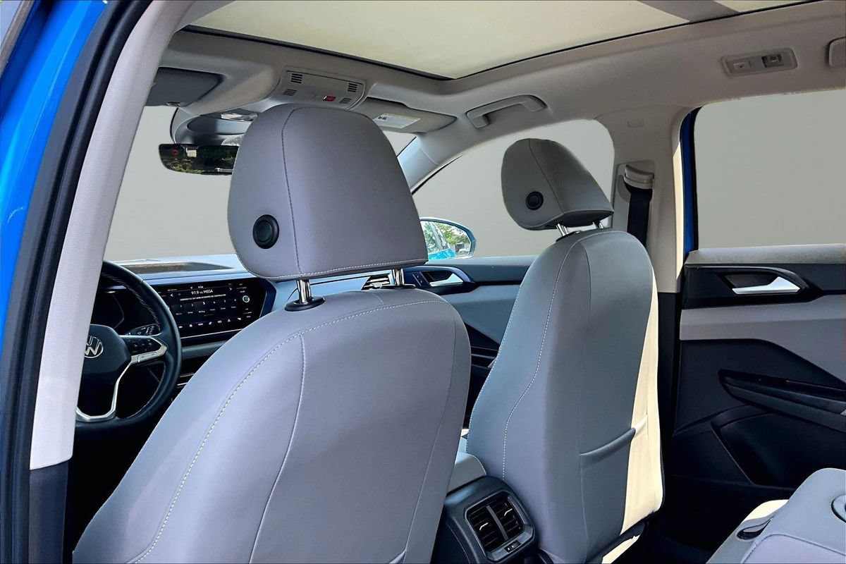 Used 2023 Volkswagen Taos SE w/ Panoramic Sunroof Package AWD/4WD image 18