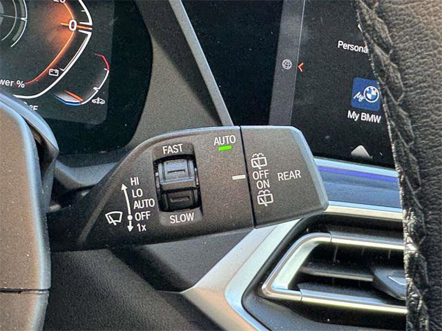 Used 2022 BMW X7 xDrive40i w/ Parking Assistance Package image 21